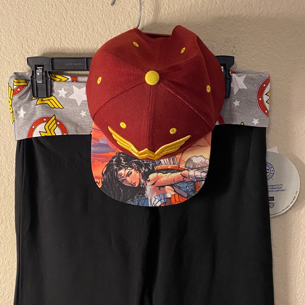 DC Comics Black Leggings Gray/ Red Wonder Woman Waistband plus free WW Cap